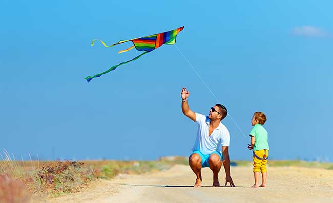Family Photo Ideas - Kite Flying