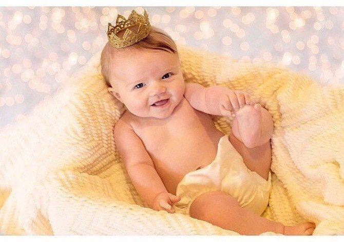 Baby Photo Ideas - Royal Treatment