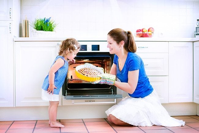 creative-family-portrait-canvas-prints-mother-daughter-cooking