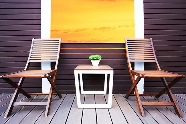 decorate-outdoor-spaces-aluminium-prints-wooden-deck-chairs