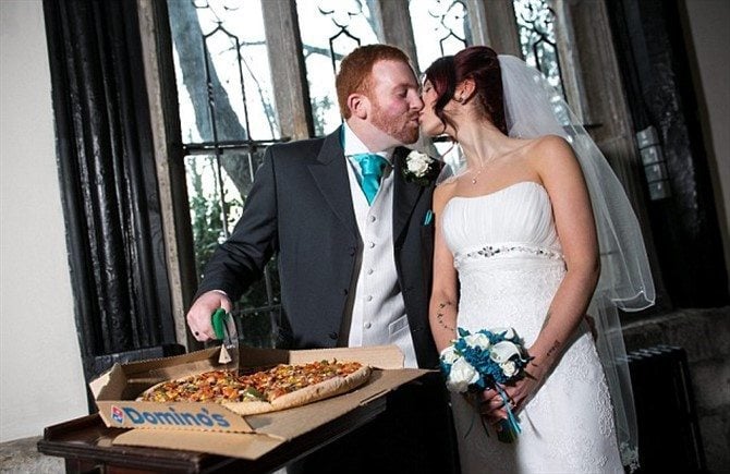 Different Weddings - Serve Pizza