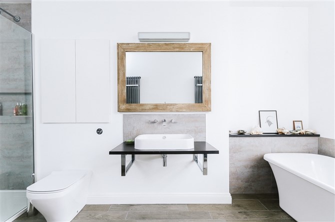 Bathroom Decorating Ideas - Light And Airy