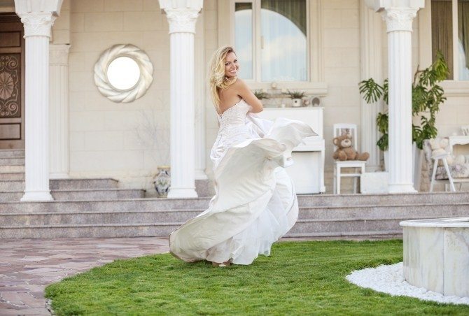 Small Wedding Ideas - Bride's Arrival