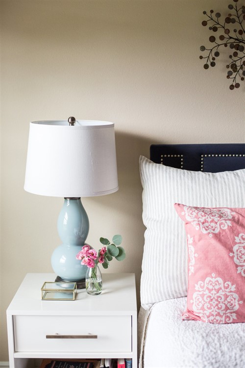 Budget Friendly Bedroom Decorating Ideas - Bright And Minimal Decor
