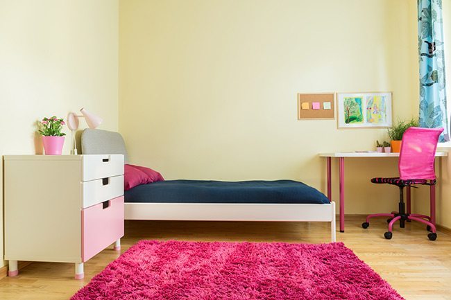 decorating-teen-girls-room-awesome-photo-prints-room-for-schoolgirl