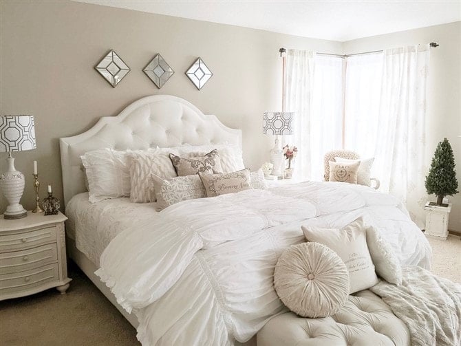 master bedroom decorating ideas - soft white bedding