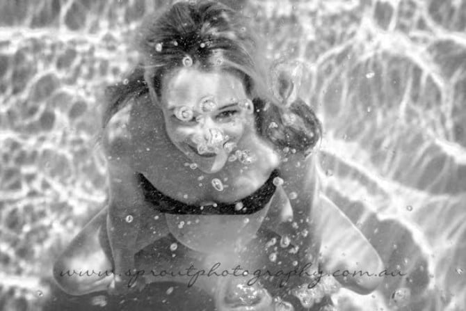 Pregnancy Photo Ideas - Underwater