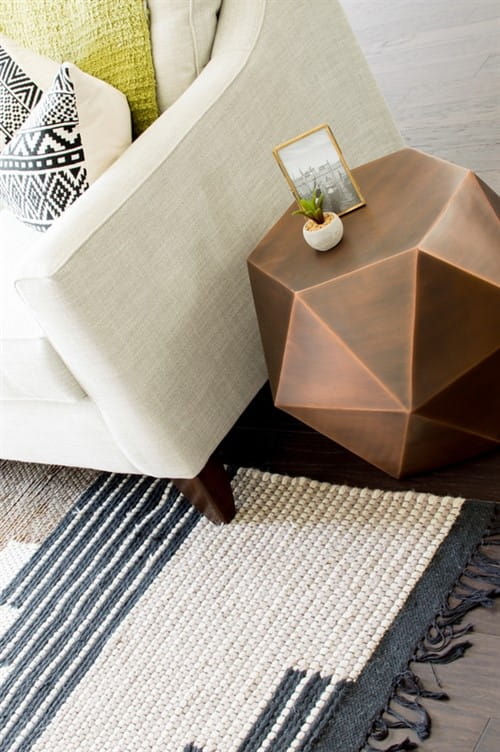 Simple Home Decorating Ideas For Your Living Room - Little Accent Table