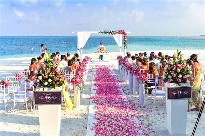 Unique Wedding Photo Ideas - Beach Celebration